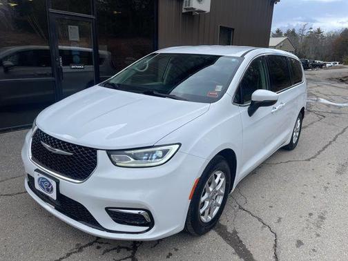 Bright White Clearcoat 2023 Chrysler Pacifica Touring L