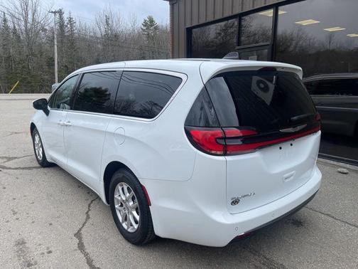 Bright White Clearcoat 2023 Chrysler Pacifica Touring L