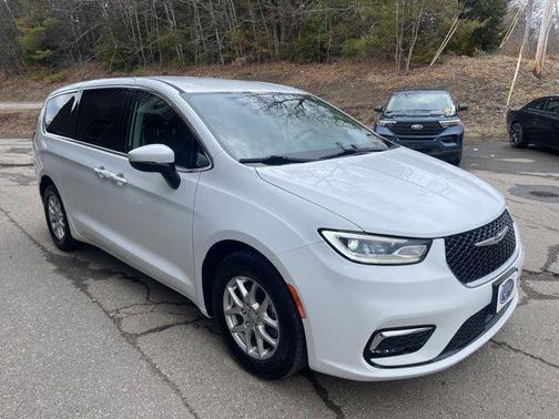 Bright White Clearcoat 2023 Chrysler Pacifica Touring L