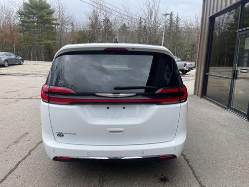 Bright White Clearcoat 2023 Chrysler Pacifica Touring L