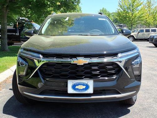 Mosaic Black Metallic 2026 Chevrolet Trax LT