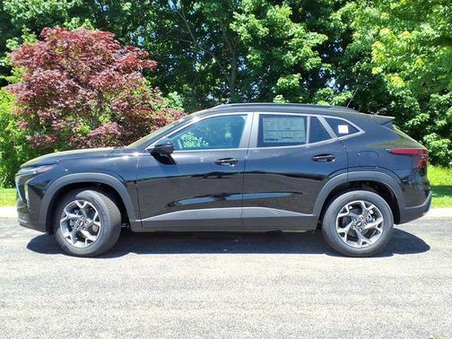 Mosaic Black Metallic 2026 Chevrolet Trax LT