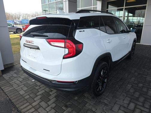 Summit White 2024 GMC Terrain SLE