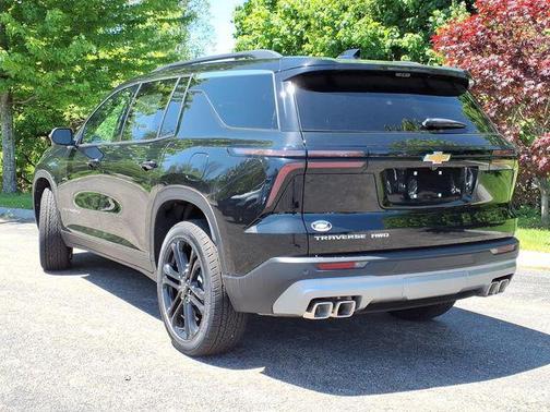 Mosaic Black Metallic 2026 Chevrolet Traverse LT