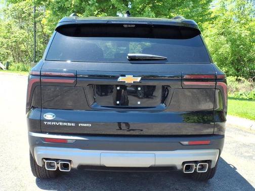 Mosaic Black Metallic 2026 Chevrolet Traverse LT