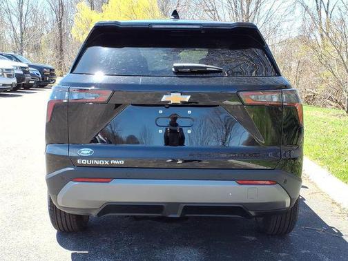 Mosaic Black Metallic 2026 Chevrolet Equinox 1LT