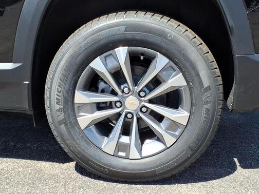 Mosaic Black Metallic 2026 Chevrolet Equinox 1LT