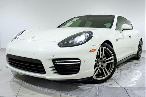 2015 Porsche Panamera GTS