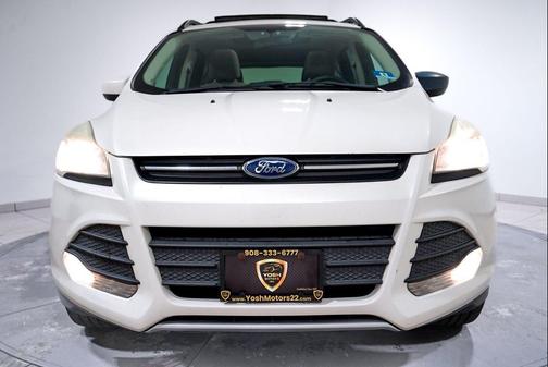White Platinum 2014 Ford Escape SE