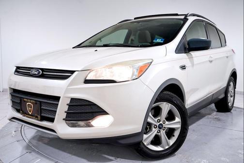 White Platinum 2014 Ford Escape SE