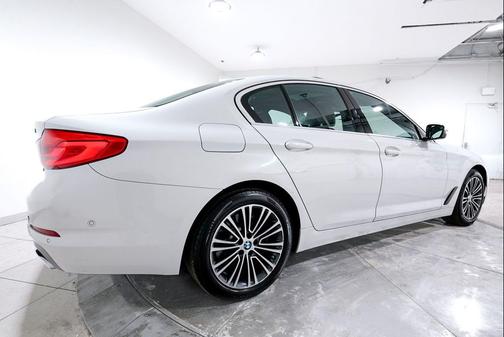 Mineral White Metallic 2020 BMW 540 xDrive