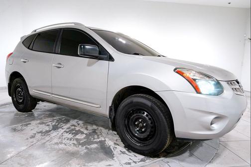 Brilliant Silver 2014 Nissan Rogue Select S