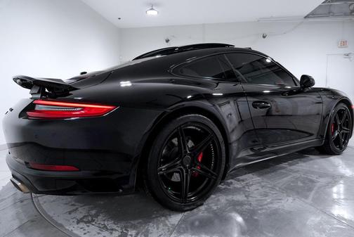 2018 Porsche 911 Carrera