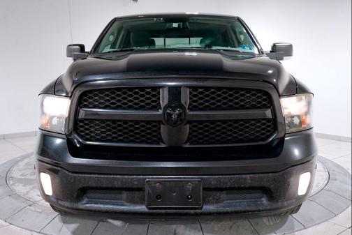 Brilliant Black Crystal Pearlcoat 2018 RAM 1500 Big Horn