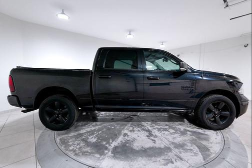 Brilliant Black Crystal Pearlcoat 2018 RAM 1500 Big Horn
