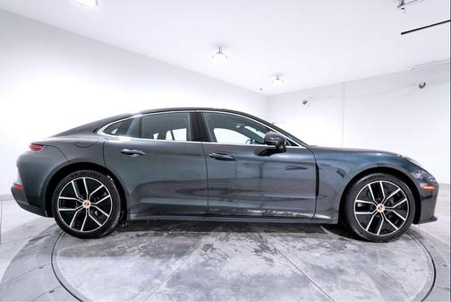 2025 Porsche Panamera 4