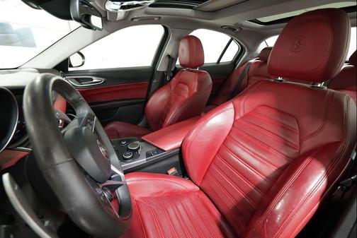 Vulcano Black Metallic 2018 Alfa Romeo Giulia Ti Sport