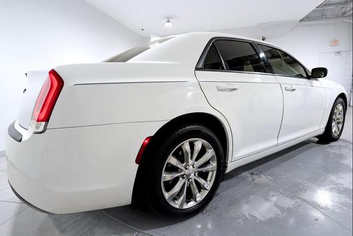 2018 Chrysler 300 Touring