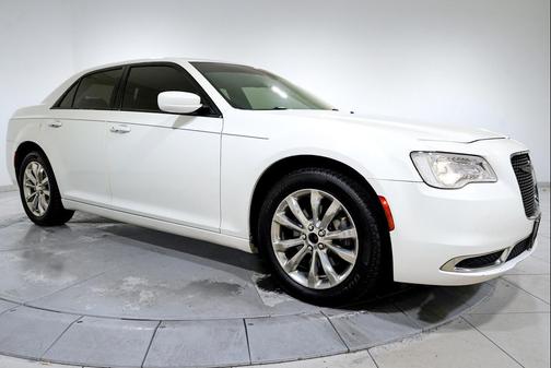2018 Chrysler 300 Touring