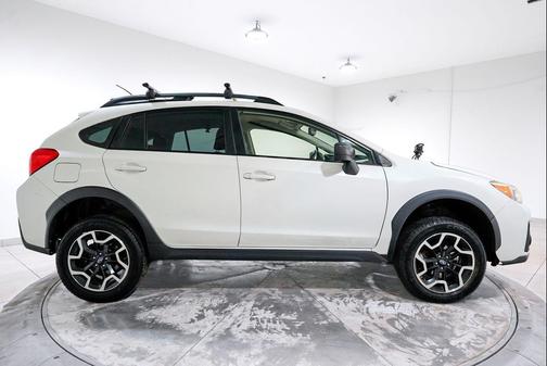 Crystal White Pearl 2016 Subaru Crosstrek 2.0i