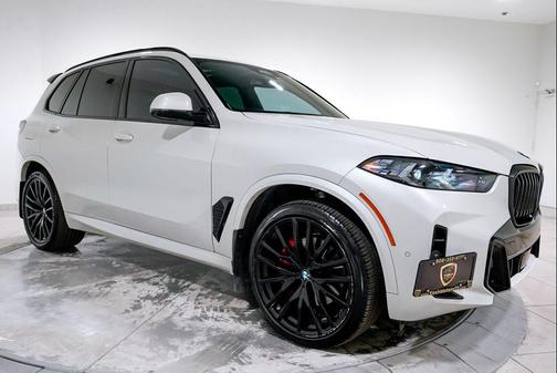 Mineral White Metallic 2025 BMW X5 xDrive40i