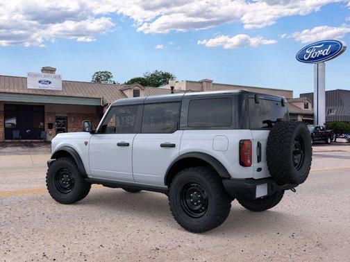 Oxford White 2026 Ford Bronco Badlands