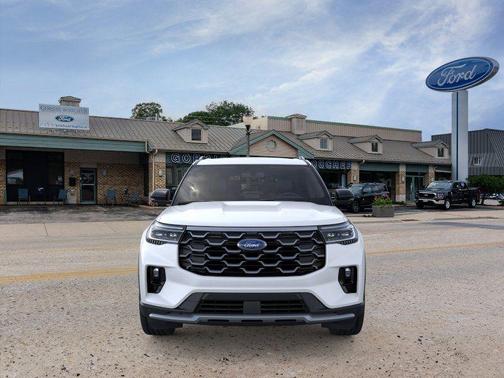 Star White 2026 Ford Explorer Platinum