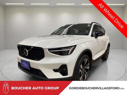 2023 Volvo XC40 B5 Ultimate Dark Theme
