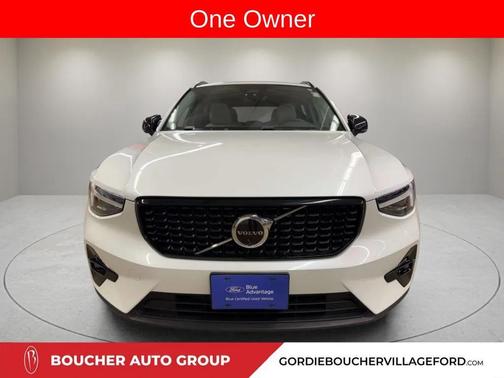 2023 Volvo XC40 B5 Ultimate Dark Theme