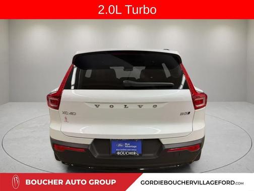 2023 Volvo XC40 B5 Ultimate Dark Theme