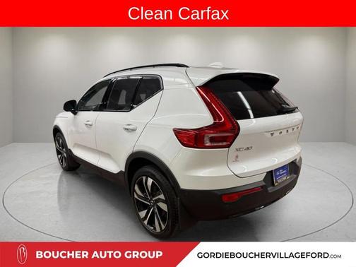2023 Volvo XC40 B5 Ultimate Dark Theme