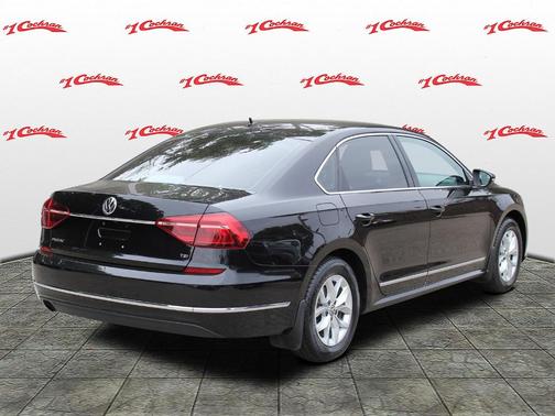 Photo 3 of 20 of 2017 Volkswagen Passat 1.8T S