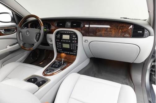 2004 Jaguar XJ Base