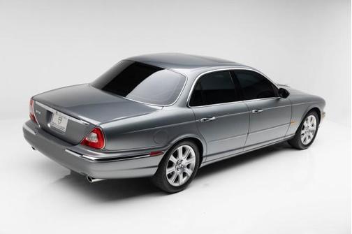 2004 Jaguar XJ Base