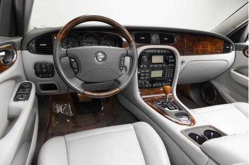 2004 Jaguar XJ Base