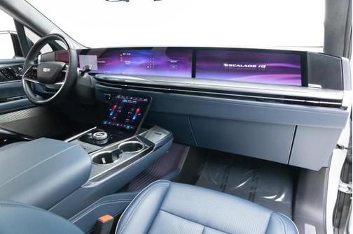 2025 Cadillac Escalade IQ Luxury 2
