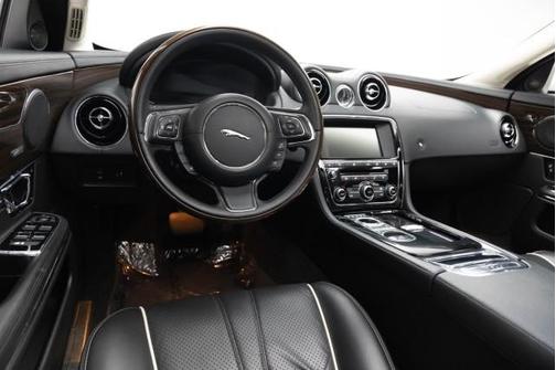 2016 Jaguar XJ XJ R-Sport