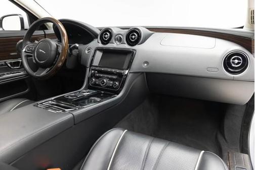 2016 Jaguar XJ XJ R-Sport