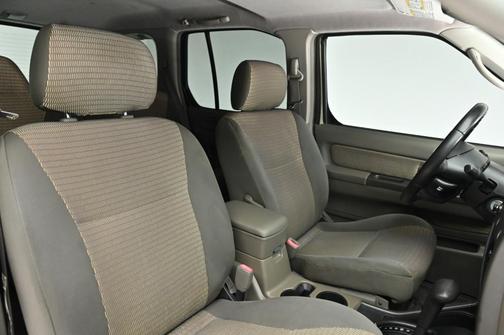Photo 4 of 79 of 2004 Nissan Xterra SE