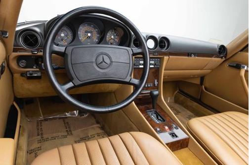 LIGHT IVORY 1986 Mercedes-Benz S-Class 560 SL