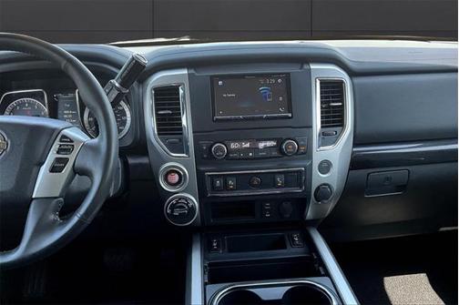 2017 Nissan Titan SV