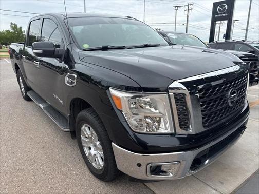 2017 Nissan Titan SV