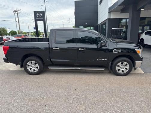 2017 Nissan Titan SV