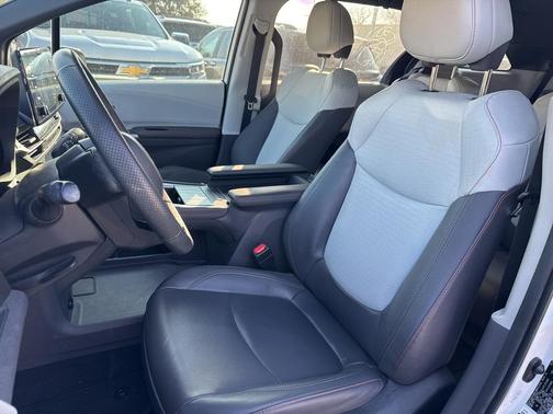 2022 Toyota Sienna XSE 7 Passenger