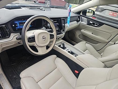 2024 Volvo S60 B5 Ultimate Dark Theme