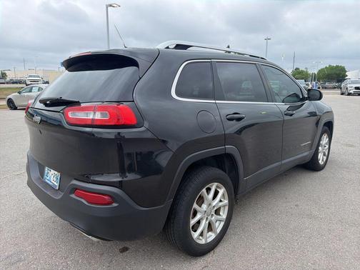 Brilliant Black Crystal Pearlcoat 2015 Jeep Cherokee Latitude