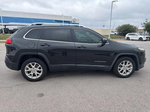 Brilliant Black Crystal Pearlcoat 2015 Jeep Cherokee Latitude