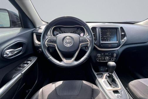 Brilliant Black Crystal Pearlcoat 2015 Jeep Cherokee Latitude