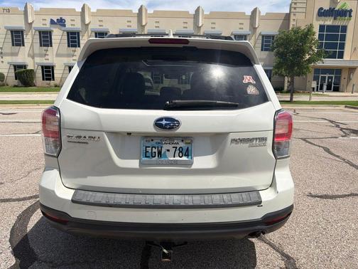 Crystal White Pearl 2017 Subaru Forester 2.5i Premium