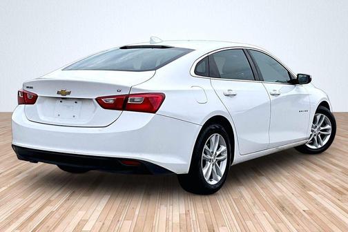 Summit White 2017 Chevrolet Malibu 1LT